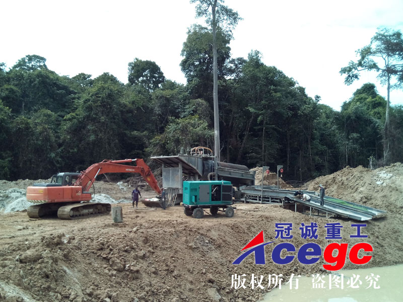 液壓鼓動(dòng)溜槽淘金選礦現(xiàn)場(chǎng)